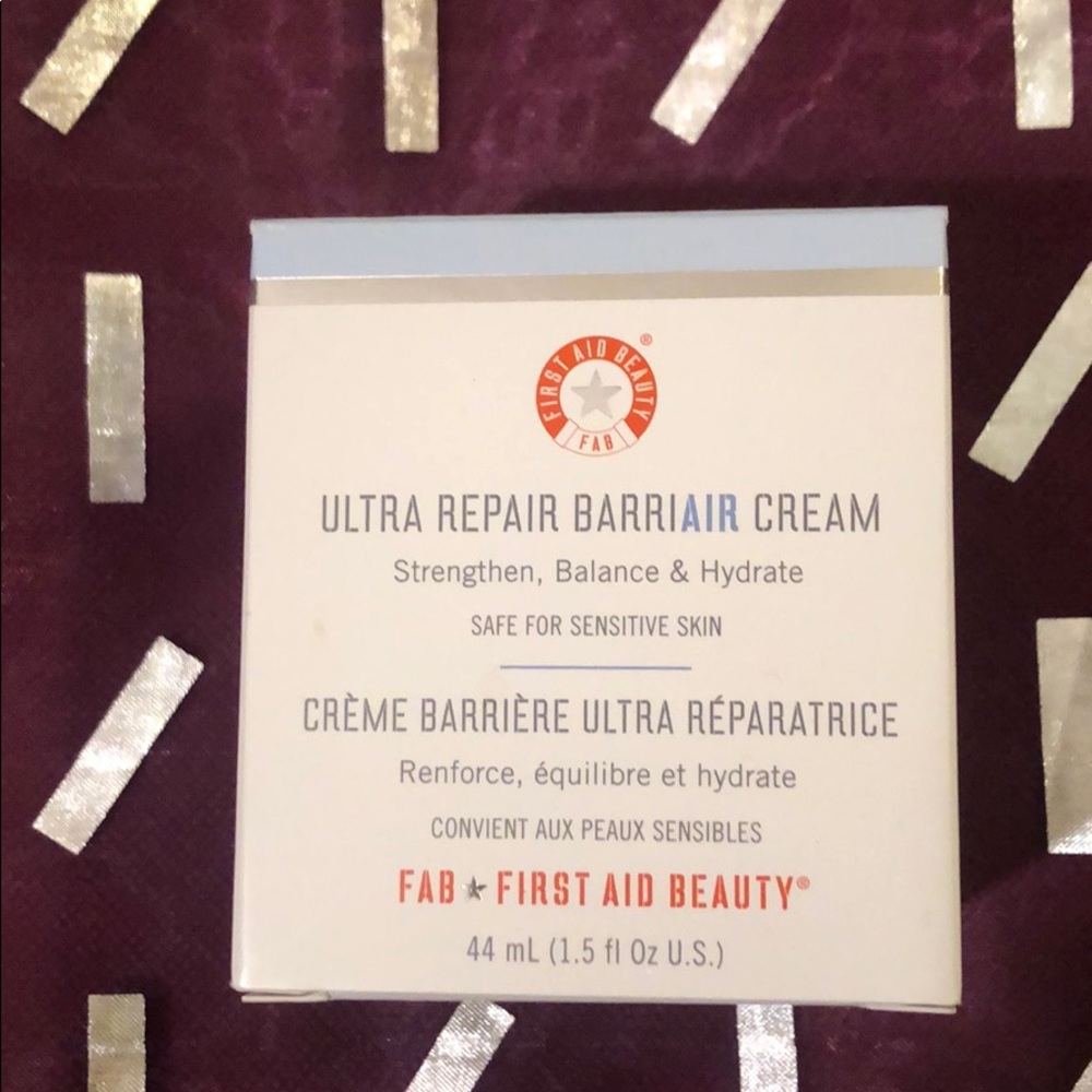 First Aid Beauty Ultra repair BARRIAIR cream